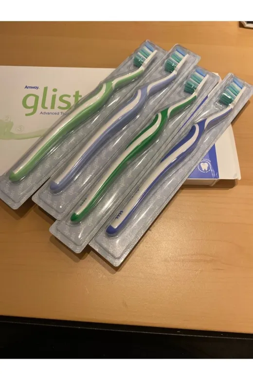 AMWAY GLISTER 0957 Glister Amway Orta Sertlikte Diş Fırçası