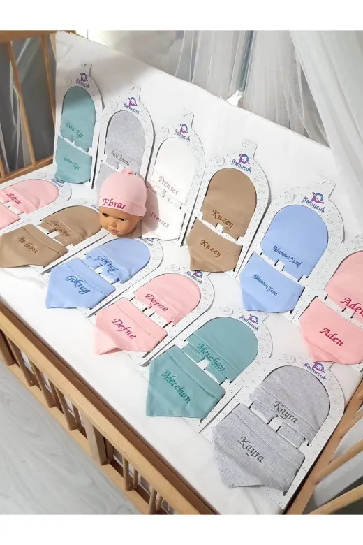 Baby Clime BC-BERE ELDİVEN SALYA-1 İsim Nakışlı Bere, Eldiven Ve Salya Önlüğü Yenidoğan Seti Mavi