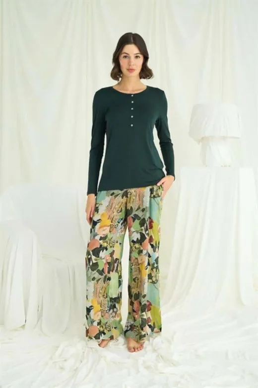 Çiçek ve Yaprak Desenli Pijama Takımı