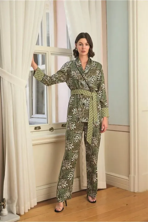 Çiçek Yaprak ve Etnik Desenli Pijama Takımı