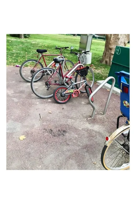 İlgi Trafik Park Alanı Bisiklet Park Yeri Tekli Bisiklet Taşıyıcı Demiri Kırmızı Renk