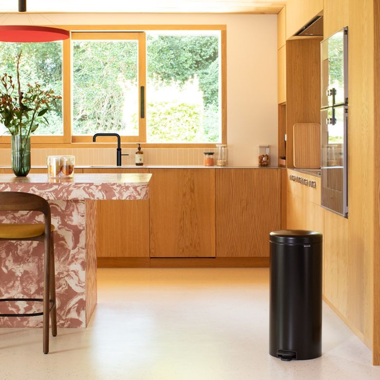 Schafer ₺6.899,00.* Brabantia Newicon Matt Black Pedalli Çöp Kutusu 30 L