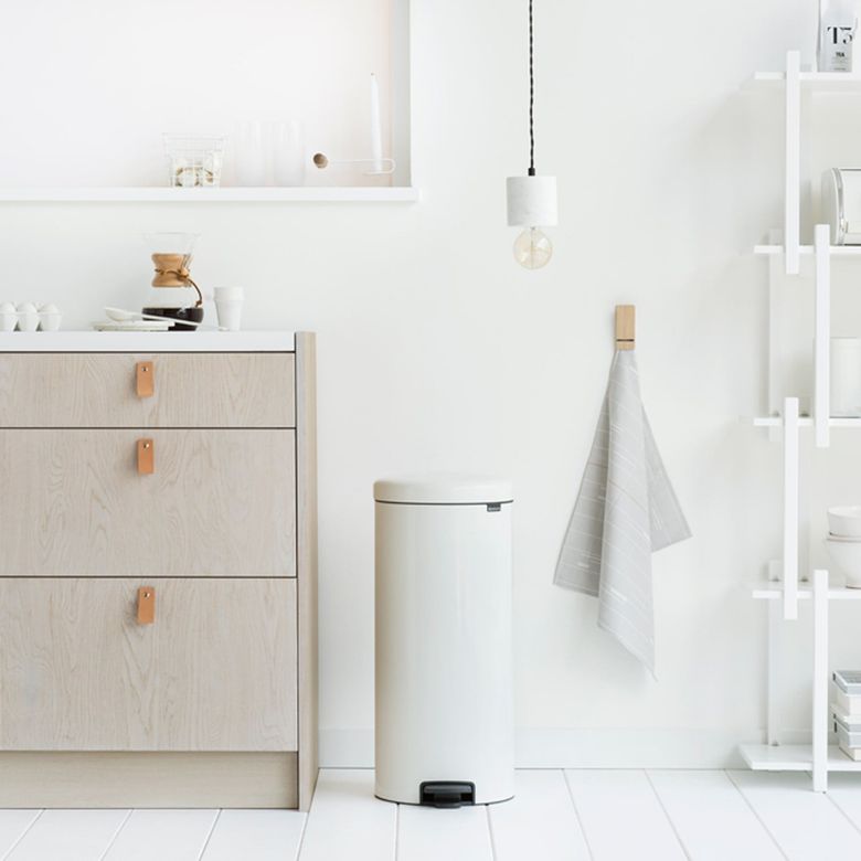 Schafer ₺6.899,00 Brabantia Newicon White Pedalli Çöp Kutusu 30 L