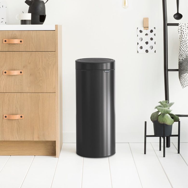 Schafer ₺8.999,00h Brabantia Matt Black New Dokunmatik Çöp Kutusu 30 L
