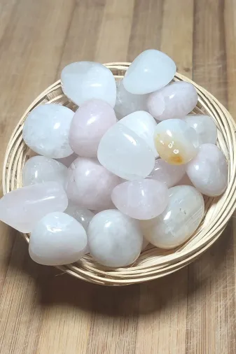 ART LİFE DOĞALTAŞ Natural Stones ART LİFE DOĞALTAŞ Natural Stones 300380 Pembe Kuvars Taşı Ham Tamburlanmış Kütle 1 Adet