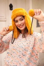 Kadın Kürklü Kulaklıklı Peluş Şapka RKŞ-04 Hardal