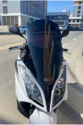 Kymco Xtown 250 İ Ön Cam 2016-2026 Model 78cm Siyah Renkli 4mm UZUN YOKTUR